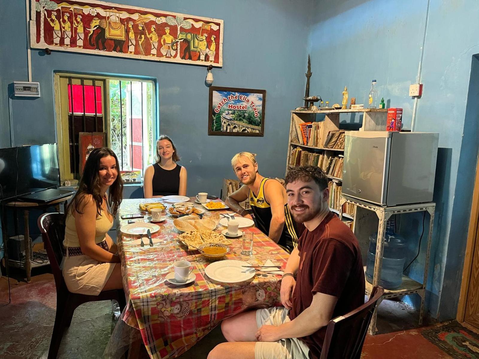 Catch The Ella Train Hostel Kandy Luaran gambar